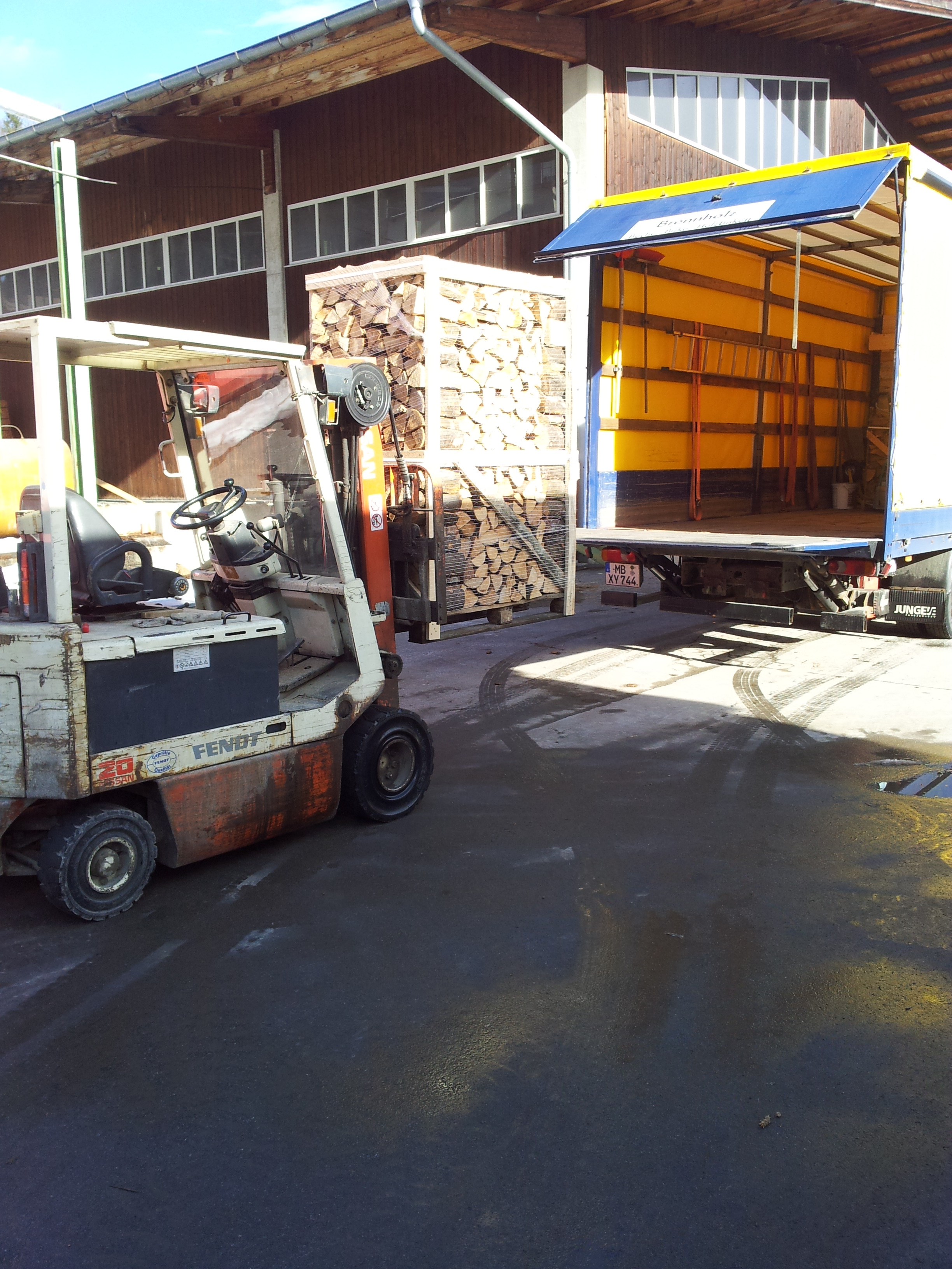 Brennholzlager und Verarbeitung