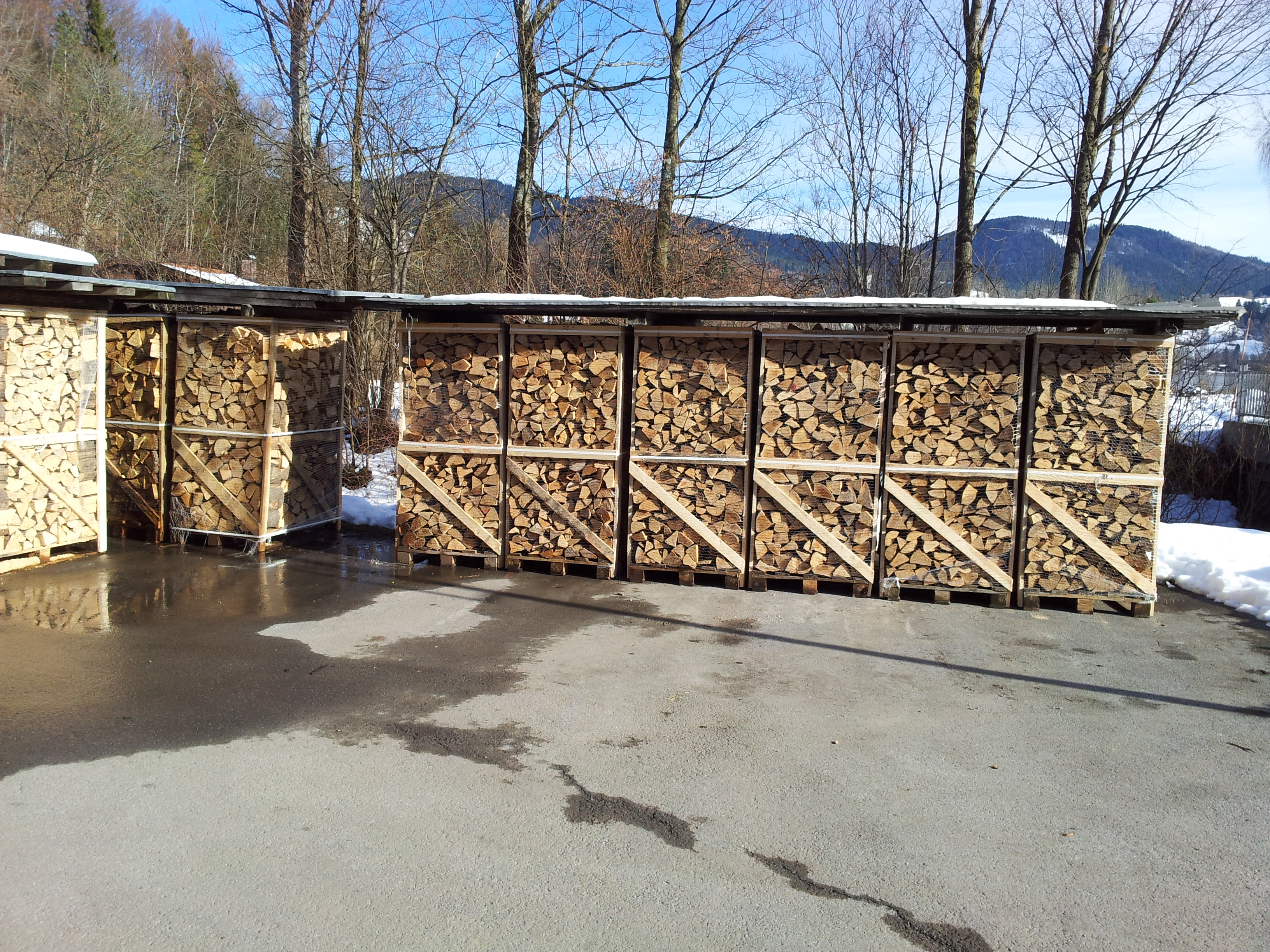 Brennholzlager und Verarbeitung