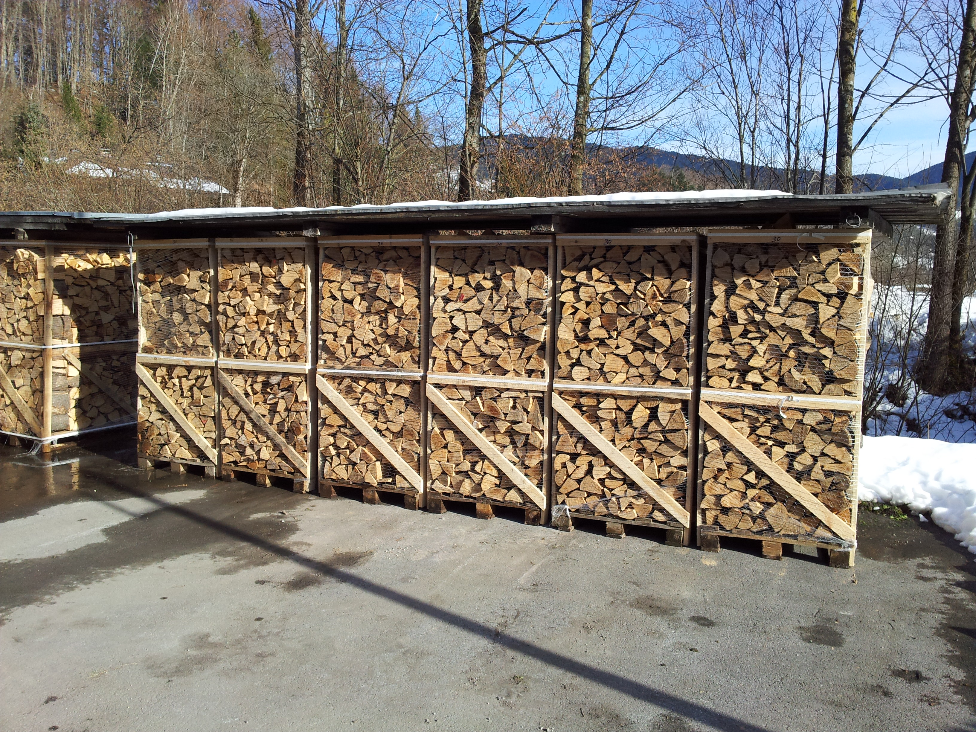Brennholzlager und Verarbeitung