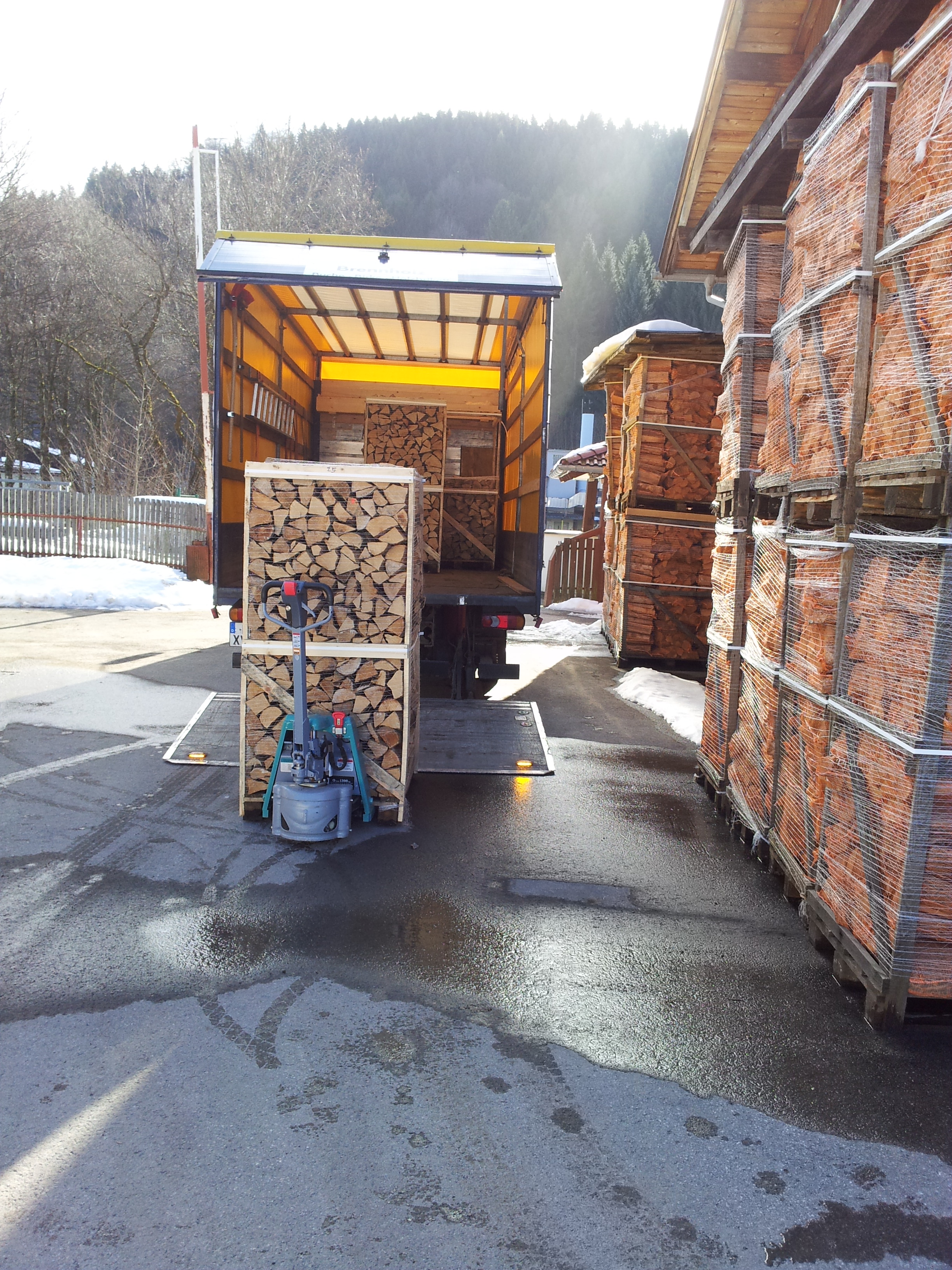 Brennholzlager und Verarbeitung