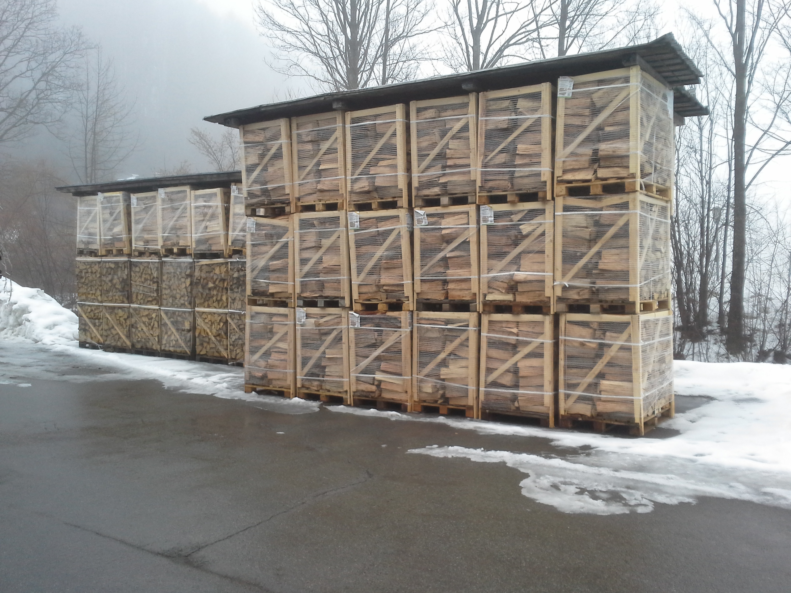 Brennholzlager und Verarbeitung